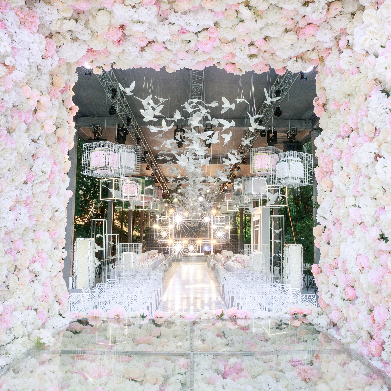 Декор Мария Каменская - даже классический розовый и белы цвет можно обыграть по-новому.