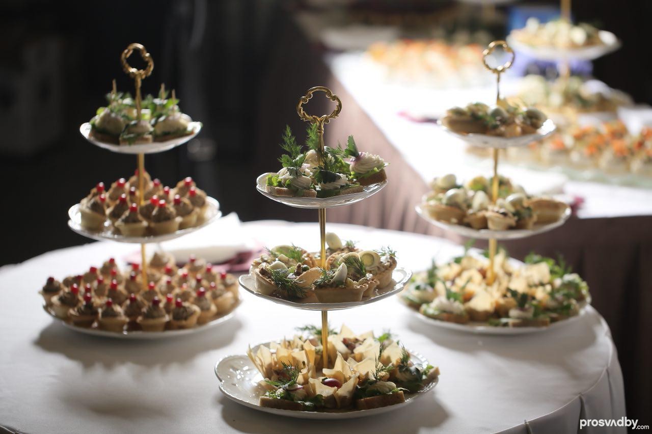 Ресторан Мирас уже второй год подряд угощает вкусным фуршетом номинантов и лауреатов Свадебной премии
