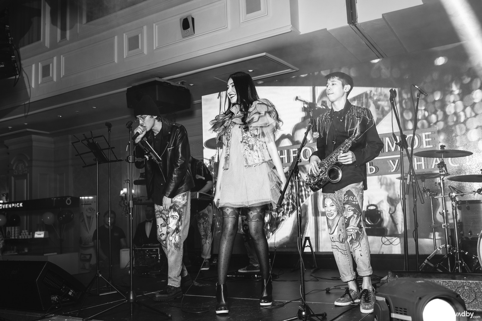Ритмы и живое исполнение @stereoband прямо с утра зарядило всех гостей энергией и позитивом Ритмы и живое исполнение @stereoband прямо с утра зарядило всех гостей энергией и позитивом