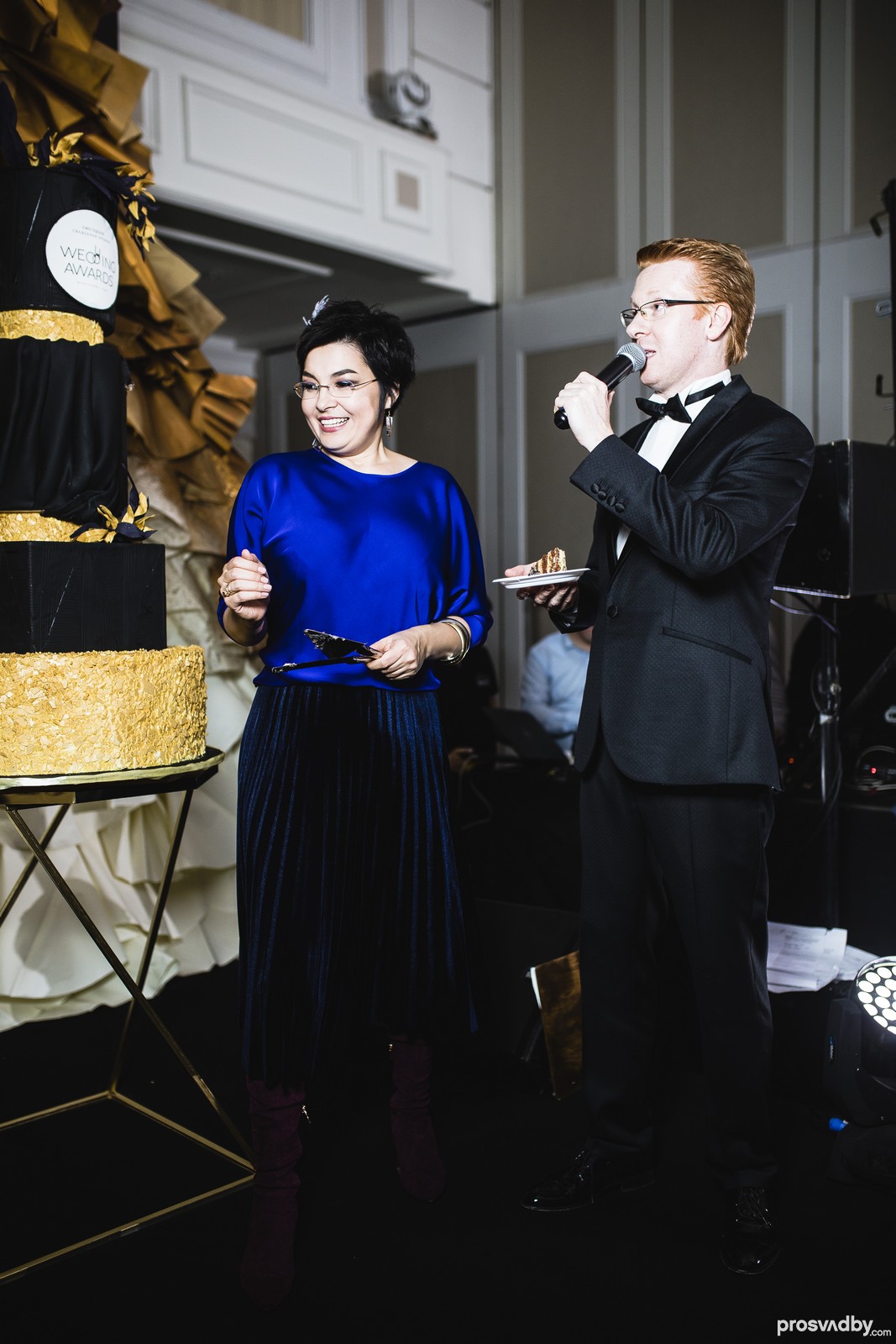 Первый кусочек торта с третьей свадебной премии достался шоумену Александру Шумскому за успешное проведение Свадебной феерии 2018.
