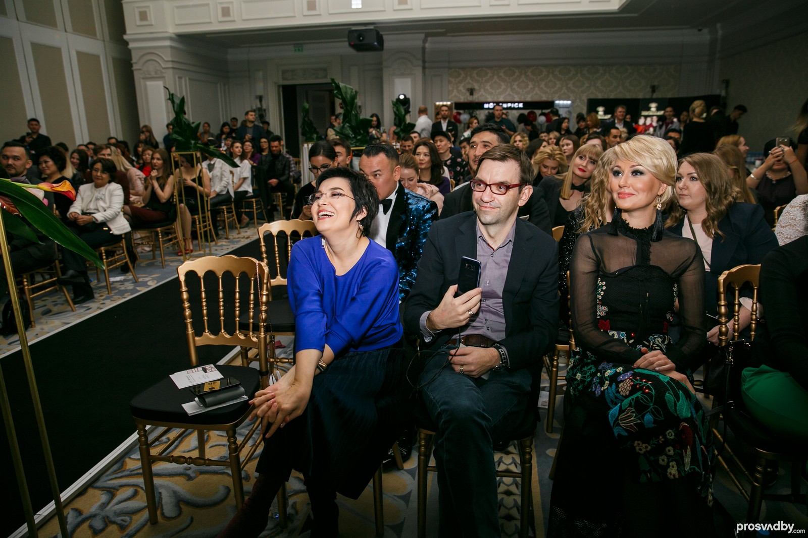 На фото организатор Свадебной премии Евгения Преймане-Евстегнеева, ее супруг и медиа-личность и популярная телеведущая Алена Петрова, которая в этом году также вошла в совет жюри
