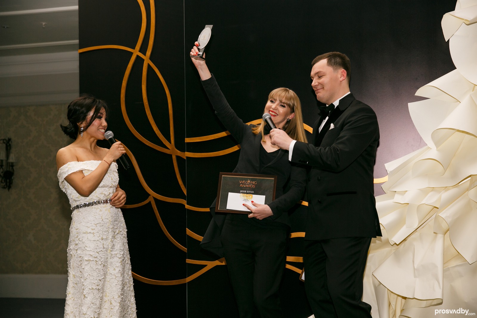 Светлана Назарова, Good Design уже в третий раз становится лауреатом Свадебной премии - это рекорд! Вручала статуэтку известная актриса Гульжан Алиш