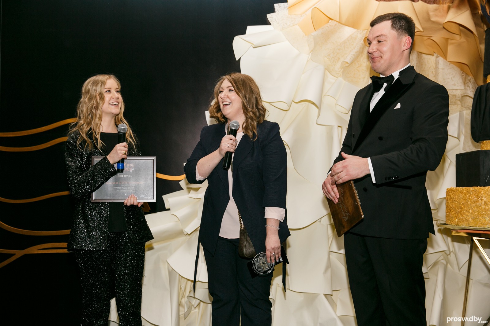 Светлана Демина и Анастасия Добровольская, управляющие агентством Пломбир во второй раз получили статуэтку лауреатов как Свадебное агентство года 2018