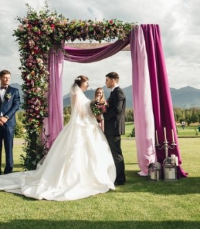 Современная классическая свадьба в Алматы: purple love Никиты и Виктории + lovestory на природе